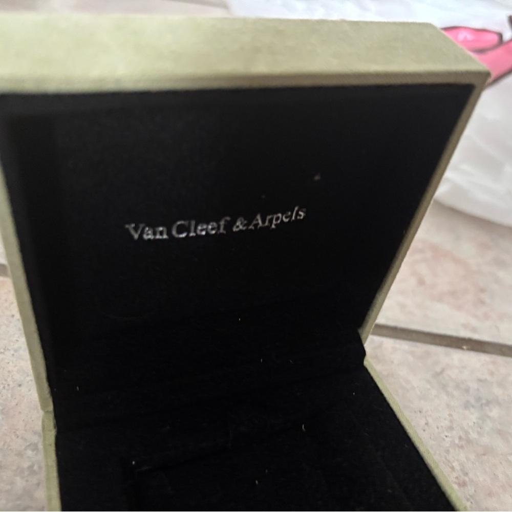 Van Cleef & Arpels necklace storage accessory jewelry Ring Box bracelet - Picture 6 of 6